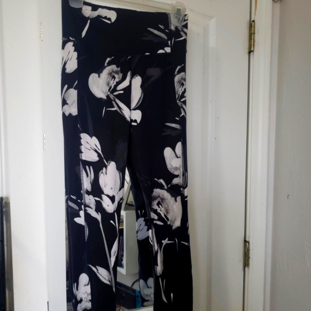 Workout leggings, floral pattern, size S